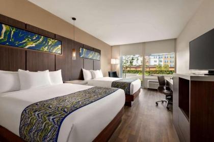 La Quinta Inn & Suites by Wyndham Orlando IDrive Theme Parks - image 18