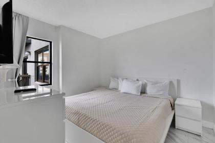 Enclave Apartments at International Drive - image 5