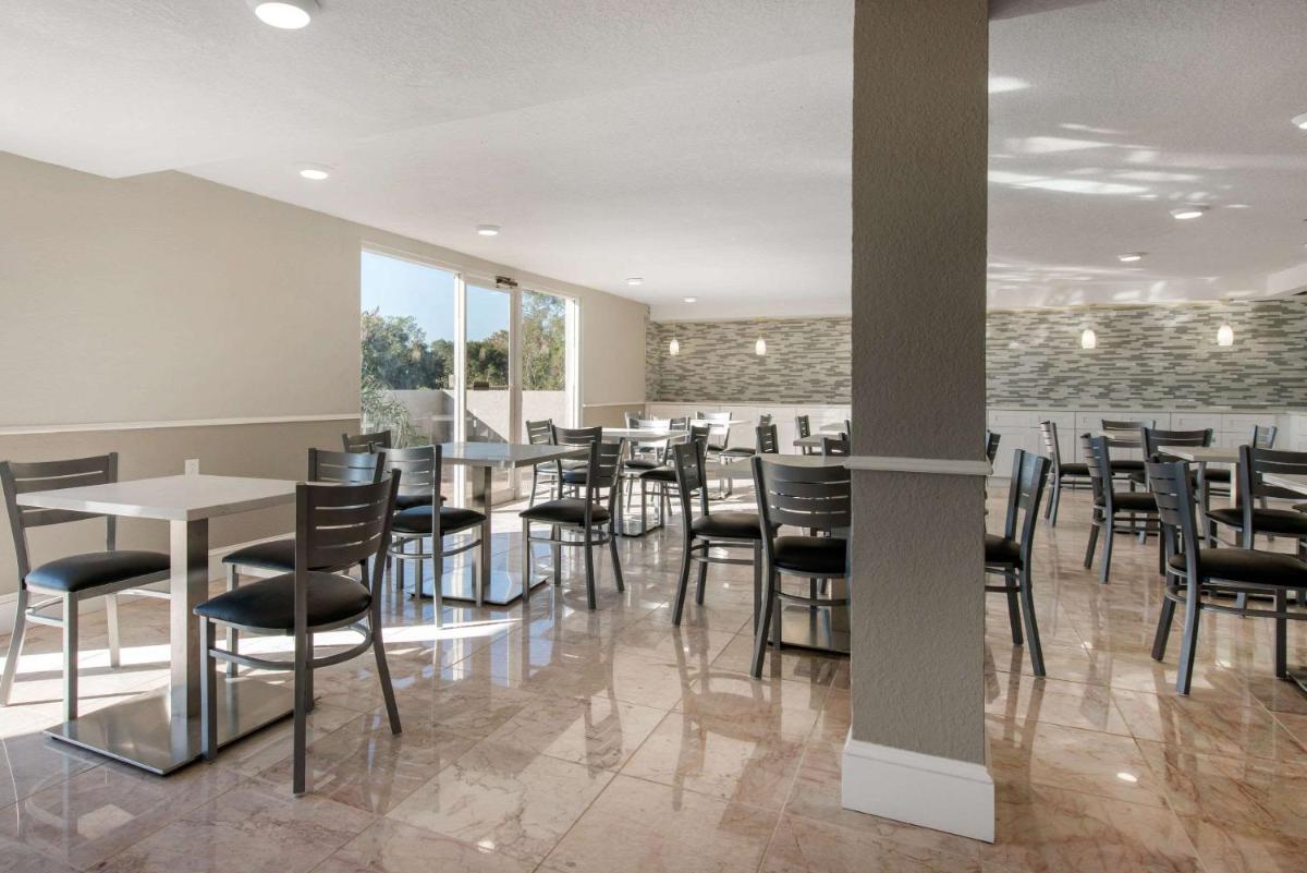 Palazzo Lakeside Hotel - image 3