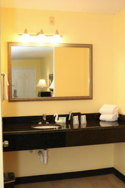 Shining Light Inn & Suites - image 10