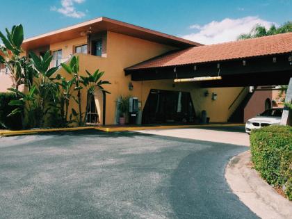 Red Carpet Inn Kissimmee - image 5