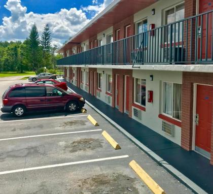 Red Carpet Inn Kissimmee - image 6