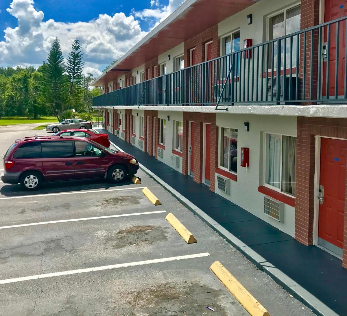 Red Carpet Inn Kissimmee - image 6