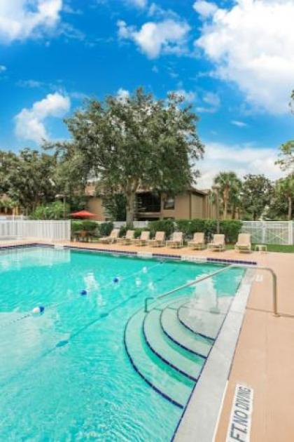 Alhambra at Poinciana - image 9