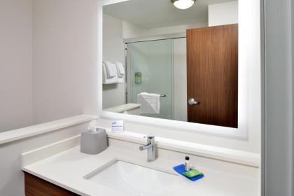 Holiday Inn Express Orlando South Park - image 11