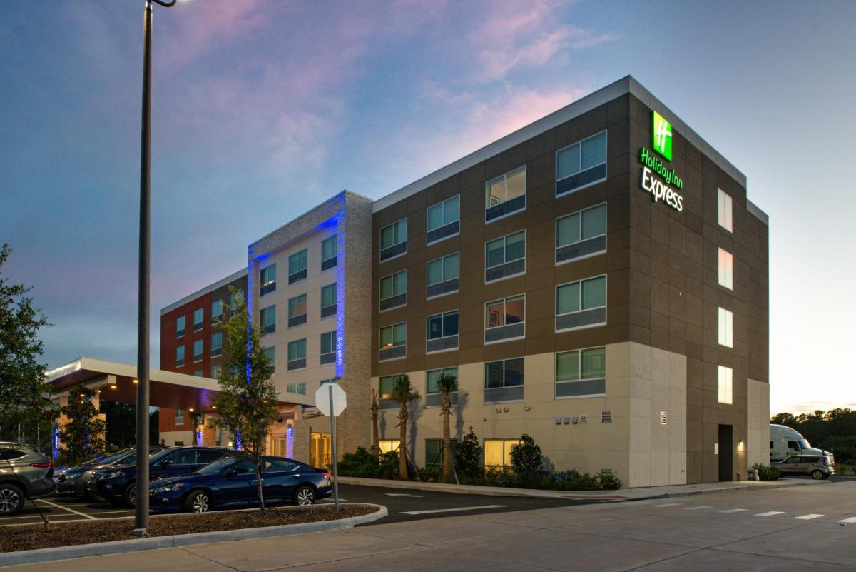Holiday Inn Express Orlando South Park - image 2