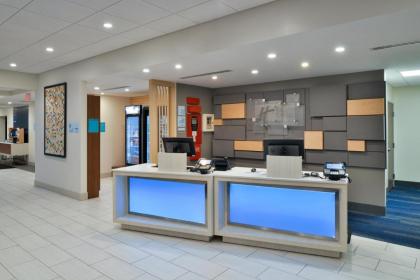Holiday Inn Express Orlando South Park - image 20