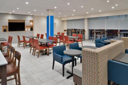 Holiday Inn Express Orlando South Park - image 22