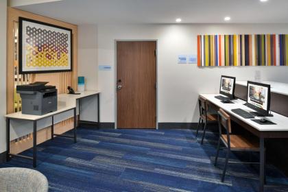 Holiday Inn Express Orlando South Park - image 24