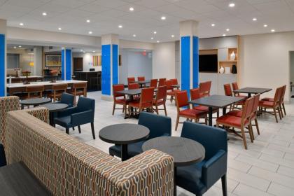 Holiday Inn Express Orlando South Park - image 25