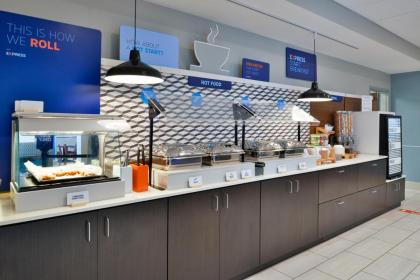 Holiday Inn Express Orlando South Park - image 28