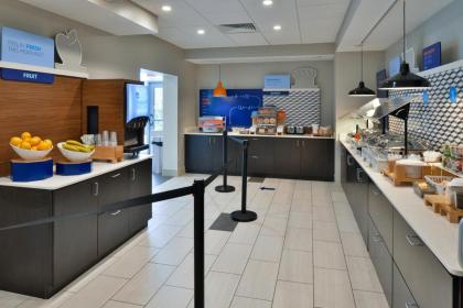 Holiday Inn Express Orlando South Park - image 29