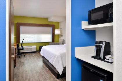 Holiday Inn Express Orlando South Park - image 3
