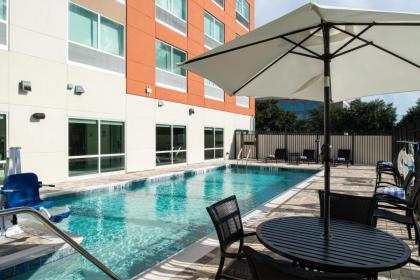 Holiday Inn Express Orlando South Park - image 8