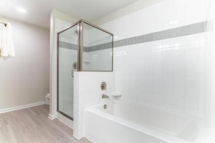 4013 Vista Cay - image 25