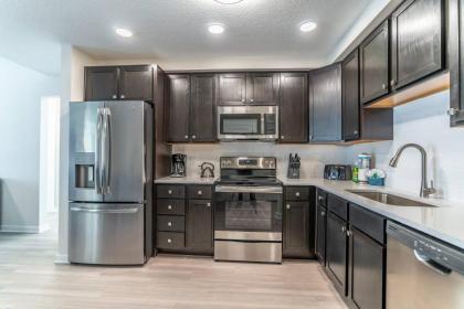 4013 Vista Cay - image 4