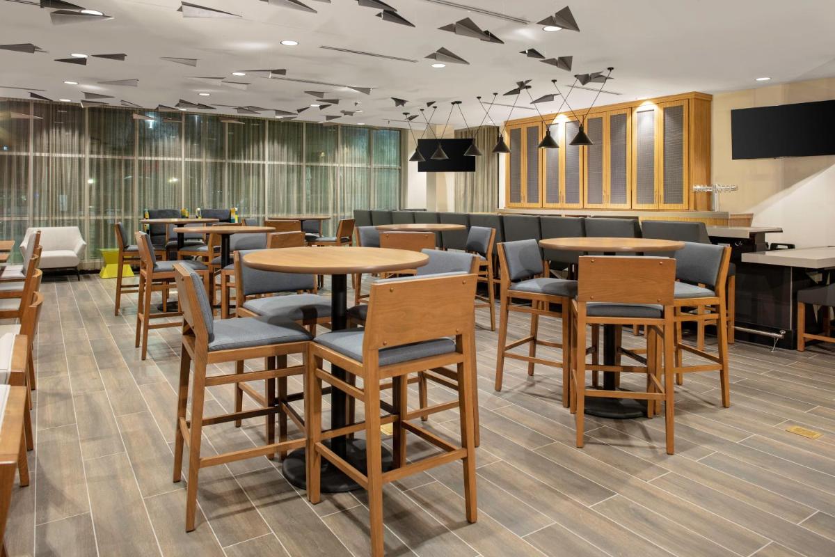TownePlace Suites by Marriott Orlando Airport - image 5