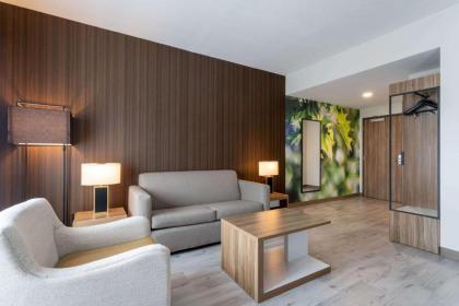 Wyndham Garden Orlando Airport - image 13