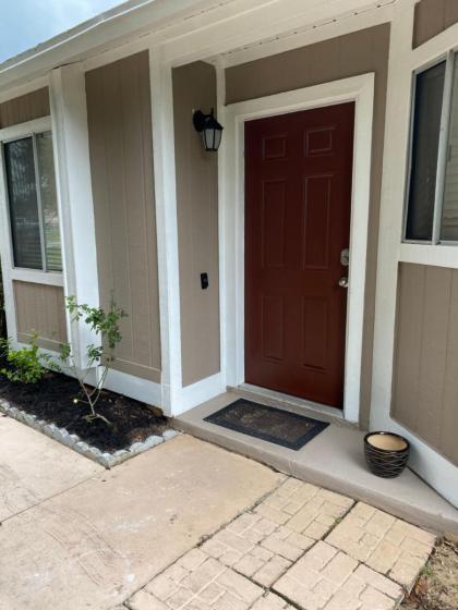 Spacious Home Close to Attractions Sleeps 4