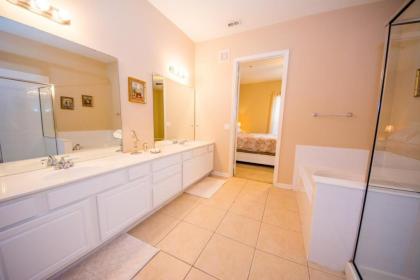 Lui's Vista Cay Condo - image 16