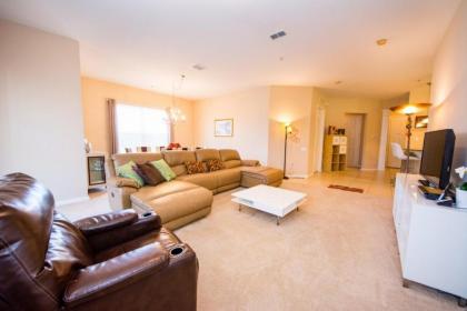 Lui's Vista Cay Condo - image 3