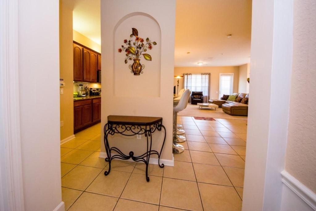 Lui's Vista Cay Condo - image 4