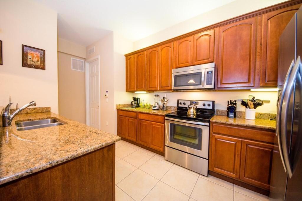 Lui's Vista Cay Condo - image 7