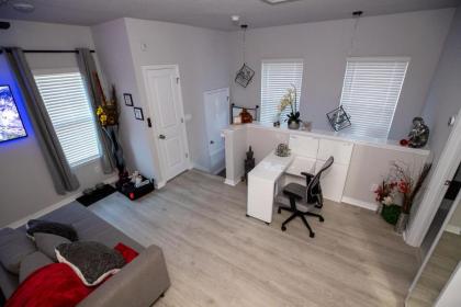 Pet Friendly Modern Zen Studio Retreat with Hot Tub! home - image 11