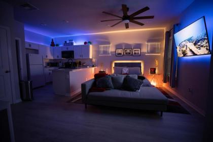 Pet Friendly Modern Zen Studio Retreat with Hot Tub! home - image 13