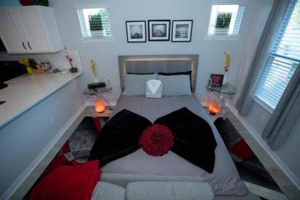 Pet Friendly Modern Zen Studio Retreat with Hot Tub! home - image 15