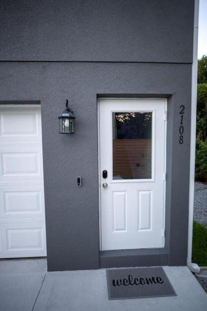 Pet Friendly Modern Zen Studio Retreat with Hot Tub! home - image 17