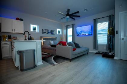 Pet Friendly Modern Zen Studio Retreat with Hot Tub! home - image 19