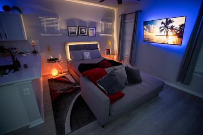 Pet Friendly Modern Zen Studio Retreat with Hot Tub! home - image 21