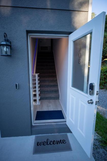 Pet Friendly Modern Zen Studio Retreat with Hot Tub! home - image 24