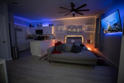 Pet Friendly Modern Zen Studio Retreat with Hot Tub! home - image 8