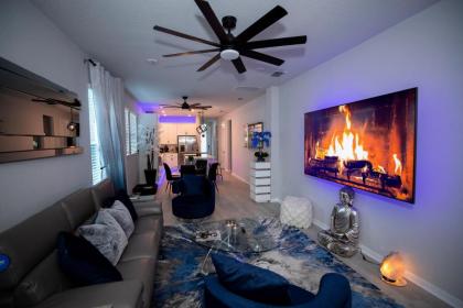 Brand New Modern Pet Friendly Zen Home with Private Home Theater & Hot Tub! home - image 2