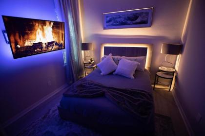 Brand New Modern Pet Friendly Zen Home with Private Home Theater & Hot Tub! home - image 25