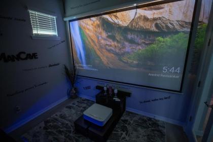 Brand New Modern Pet Friendly Zen Home with Private Home Theater & Hot Tub! home - image 29