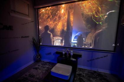 Brand New Modern Pet Friendly Zen Home with Private Home Theater & Hot Tub! home - image 5