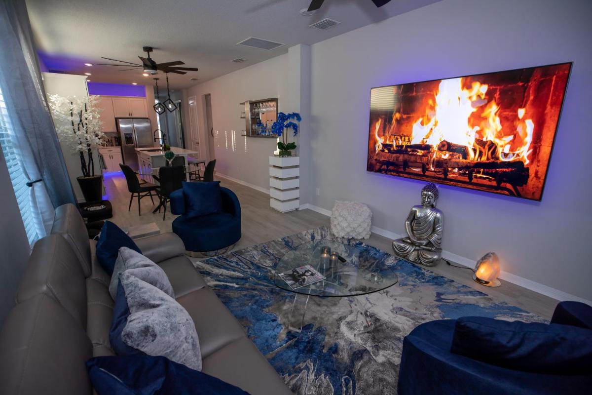Brand New Modern Pet Friendly Zen Home with Private Home Theater & Hot Tub! home - image 7