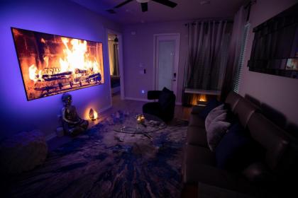 Brand New Modern Pet Friendly Zen Home with Private Home Theater & Hot Tub! home - image 9