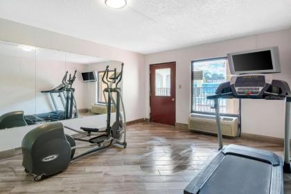 Clarion Inn & Suites Kissimmee-Lake Buena Vista South - image 2