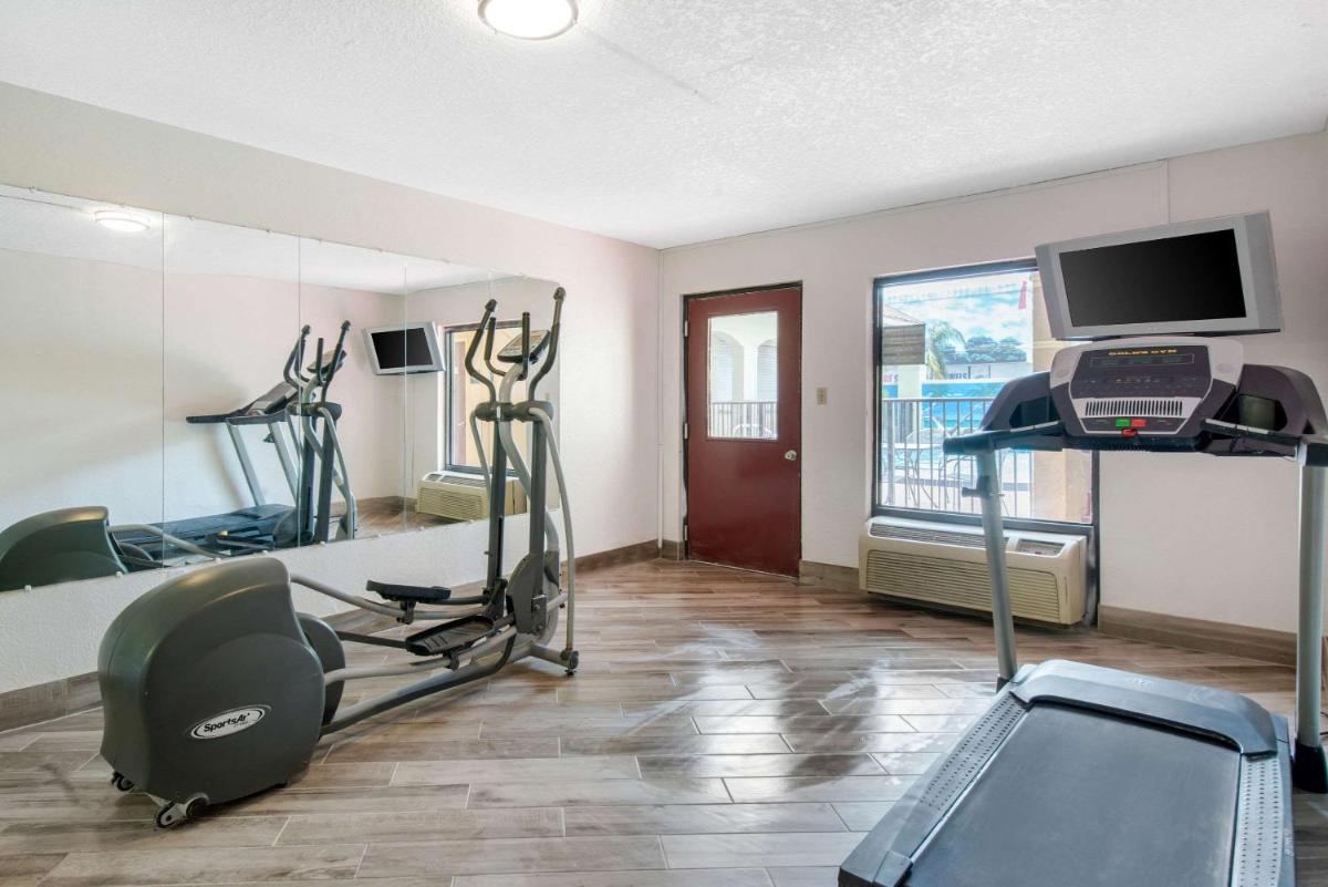 Clarion Inn & Suites Kissimmee-Lake Buena Vista South - image 2
