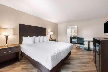 Clarion Inn & Suites Kissimmee-Lake Buena Vista South - image 5