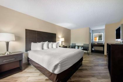 Clarion Inn & Suites Kissimmee-Lake Buena Vista South - image 6