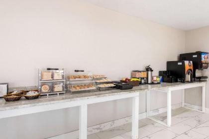 Clarion Inn & Suites Kissimmee-Lake Buena Vista South - image 7