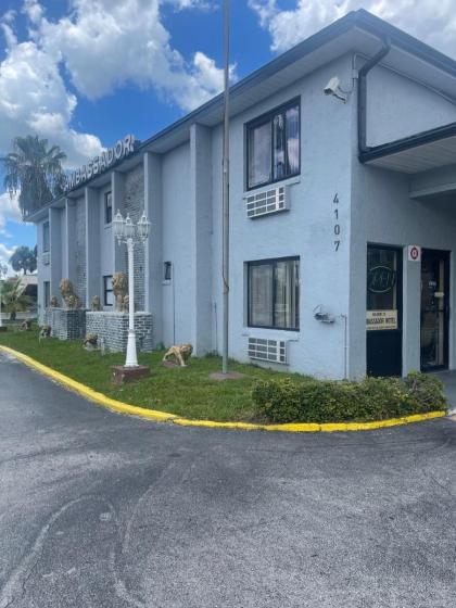 Ambassador Inn - image 10