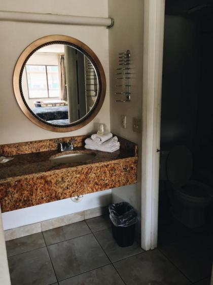 Ambassador Inn - image 5