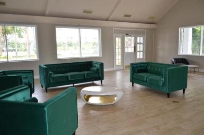 Altamonte Springs Hotel and Suites - image 3