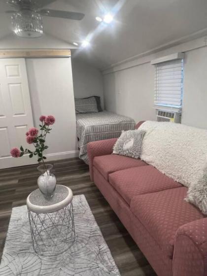 Luxury Lake View Studio Apartment - image 2